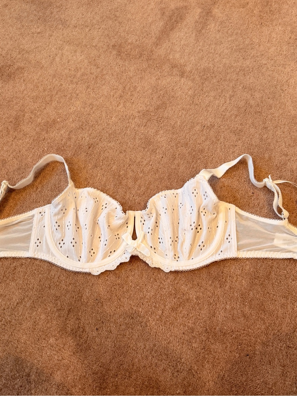 Curvy Kate Eyelet Underwire Balcony Bra in White - Women Intimates Size 30i